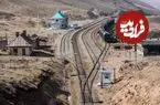 عکس| سفر زمان؛ تصویری از اجتماع مردم در یک ایستگاه راه آهن تهران-شمال؛ 90 سال قبل