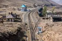 عکس| سفر زمان؛ تصویری از اجتماع مردم در یک ایستگاه راه آهن تهران-شمال؛ 90 سال قبل