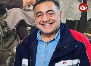ببینید| خسرو احمدی روی ویلچر؛ تشویق پرشور تماشاگران
