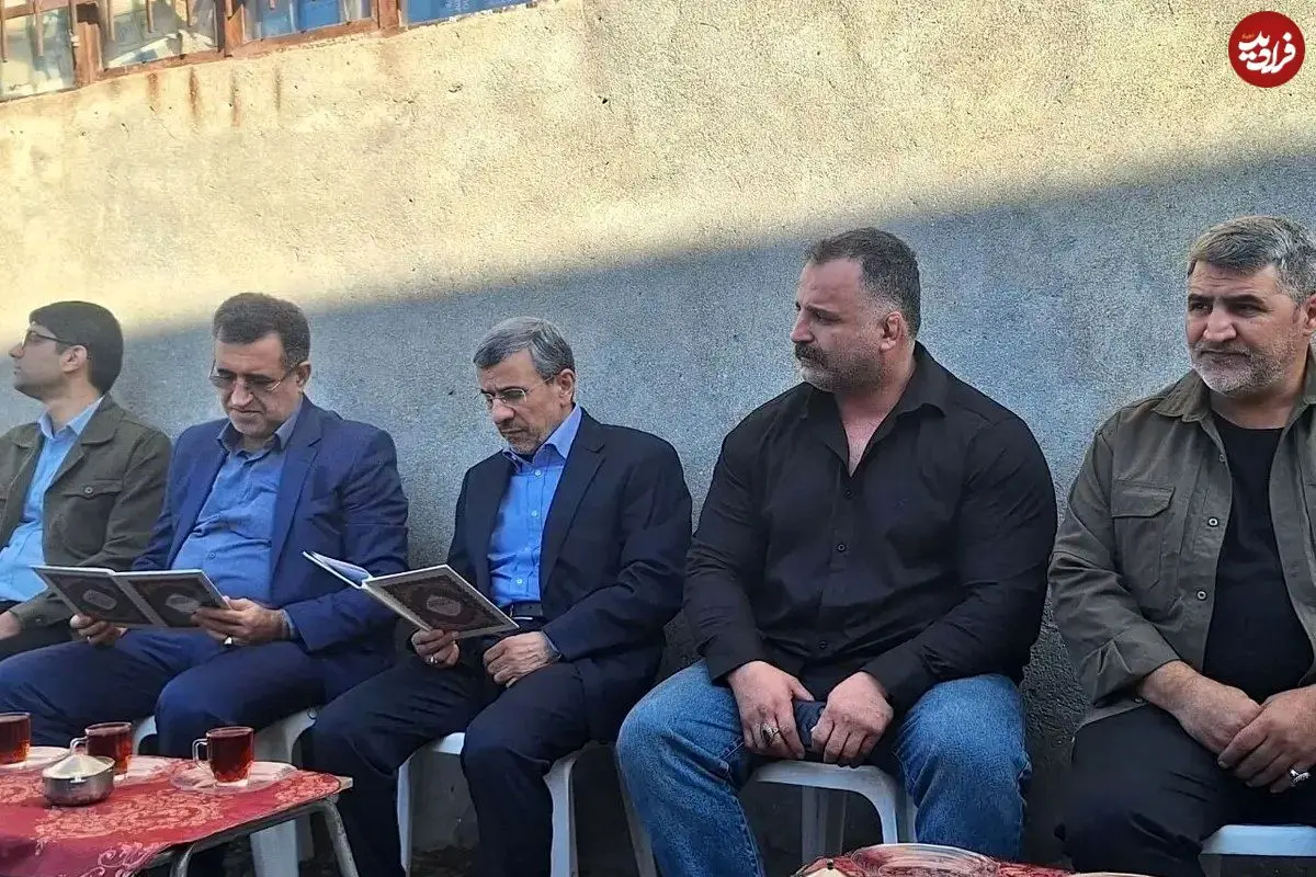 تصاویر؛ محمود احمدی‌نژاد در مراسم ختم خواهر مشایی