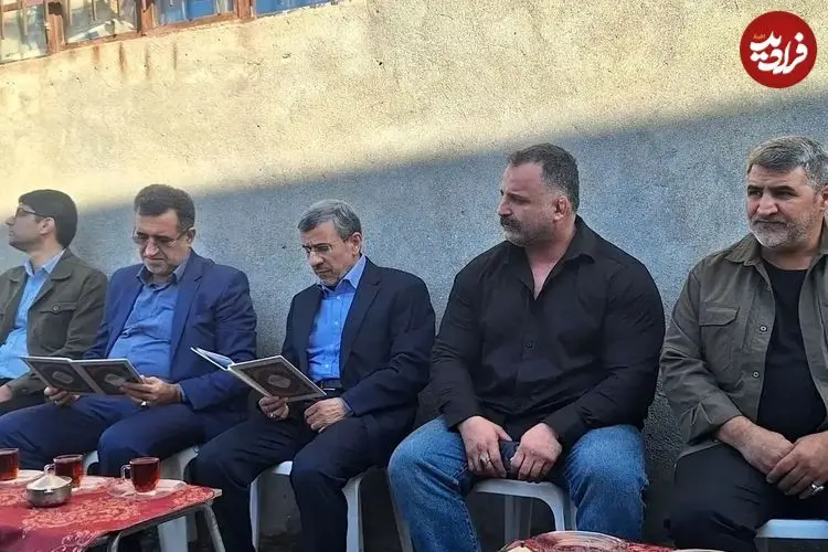 تصاویر؛ محمود احمدی‌نژاد در مراسم ختم خواهر مشایی