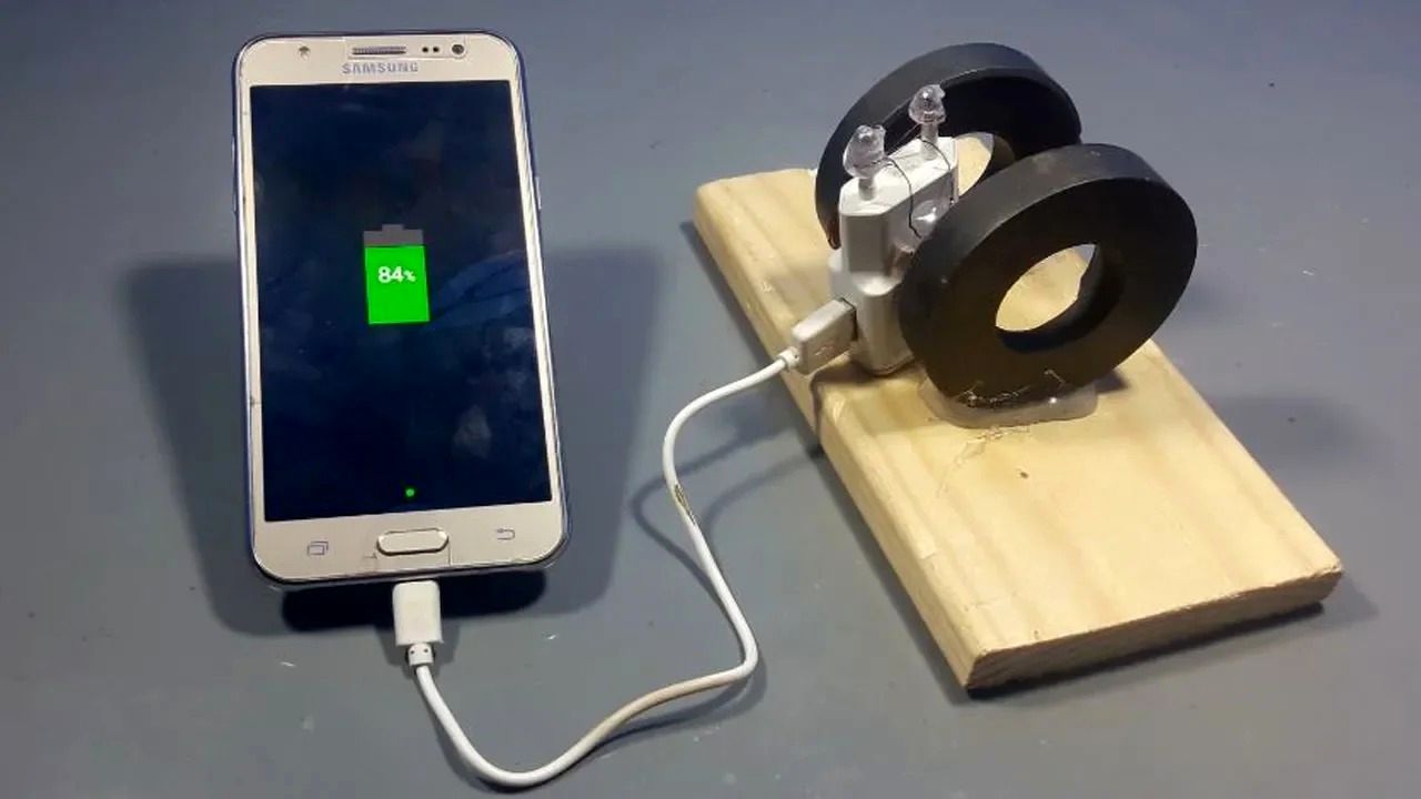 (ویدئو) با دو آهنربا و به این روش گوشی موبایل تان را در هر شرایطی شارژ کنید