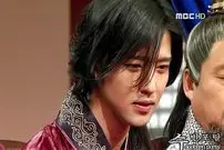 عکس| سفر زمان؛ «مدیر سایونگ» (سریال جومونگ) در کنار «ملکه اینهیون» در پشت‌صحنه سریال «دونگ‌یی»