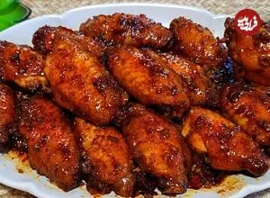 ببینید| طرز تهیه یک غذای ساده با بال مرغ و سس سویا