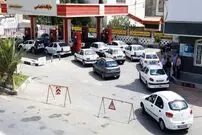 (عکس) اپراتور پمپ بنزین بسته ۱۰ هزار دلاری را به گردشگر خارجی بازگرداند