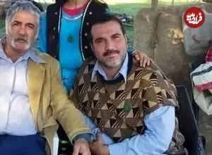 عکس| سفر زمان؛ تیپ و چهرۀ متفاوت «جاوید» (سریال سوجان) بر روی صحنۀ تئاتر