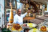 ببینید| غذای خیابانی در ایران؛ پخت انواع کباب، ته چین و زرشک پلو با مرغ در تهران