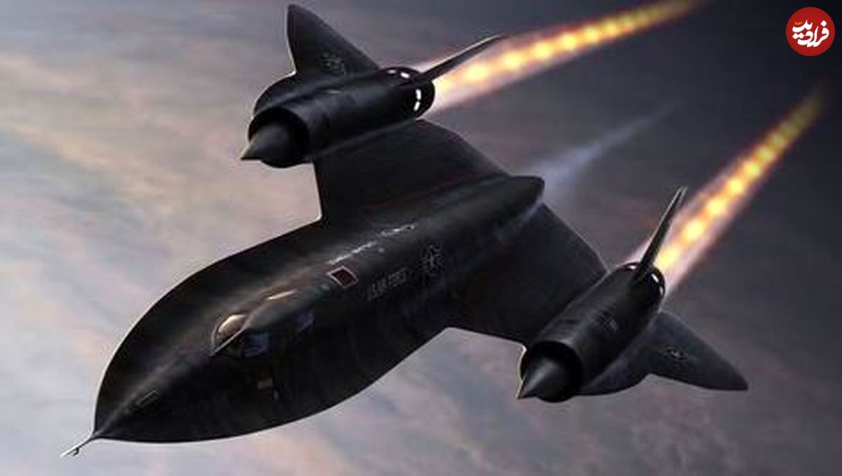 عکسی قدیمی مربوط به تولید جنگنده رادارگریز SR-71 بلک برد در پام دیل کالیفرنیا