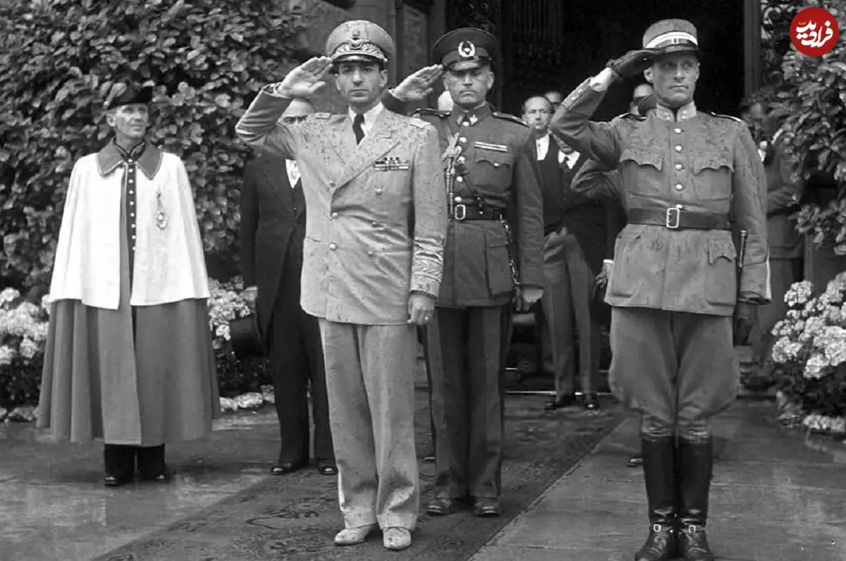 عکس| سفر در زمان؛ استقبال «محمدرضا پهلوی» از نخست وزیر چین؛ سال 57