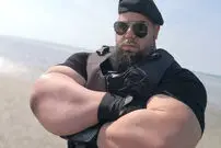 (ویدئو) سجاد غریبی باز هم برای خودش نوشابه باز کرد!
