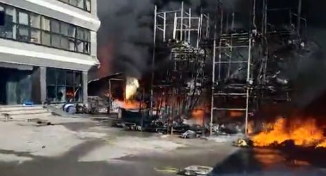 ( ویدیو) ویدیویی جدید از آتش‌سوزی مهیب در کارخانه‌ای موتورسیکلت سازی