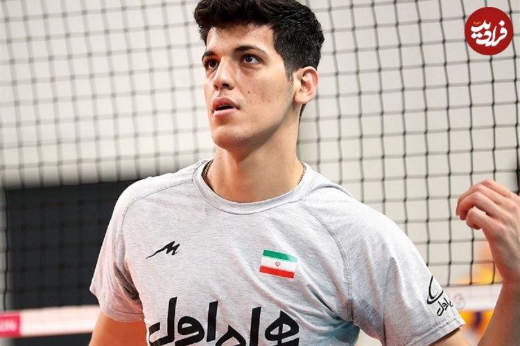 ببینید؛ لحظه تلخ بوسیدن دست صابر کاظمی توسط پدرش در ICU