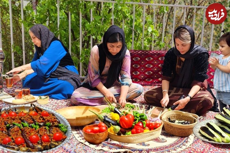 ببینید؛ غذای روستایی در کردستان؛ پخت یک غذای سنتی با بادمجان و گوشت بره