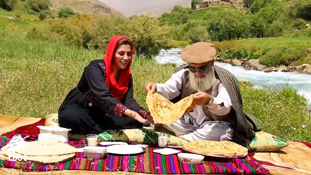 (ویدئو) زندگی روستایی در بهشتِ پنجشیر افغانستان؛ از پخت نان تا دوشیدن شیر گاو