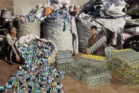 ببینید| مراحل دیدنی بازیافت ضایعات آلومینیوم و تولید چوب لباسی با آن ها