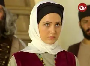 عکس| سفر زمان؛ چهرۀ «بانو» (سریال سوجان) در 19 سالگی در اتاق گریم یک تئاتر