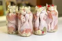 (ویدئو) روشی برای حفظ 12 ماهه مرغ؛ چگونه کنسرو مرغ را در خانه درست کنیم؟