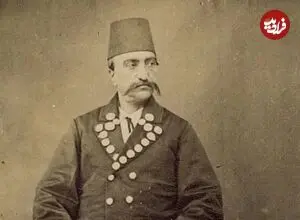 عکس| سفر زمان؛ یکی از درباری‌ها در حال باد زدن «کباب دنبلان» برای ناصرالدین شاه