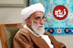 عکس؛ سفر به تاریخ؛ «آیت‌الله جنتی» با کلاه عرقچین و بادبزن حصیری در سفر حج؛ دهۀ 60