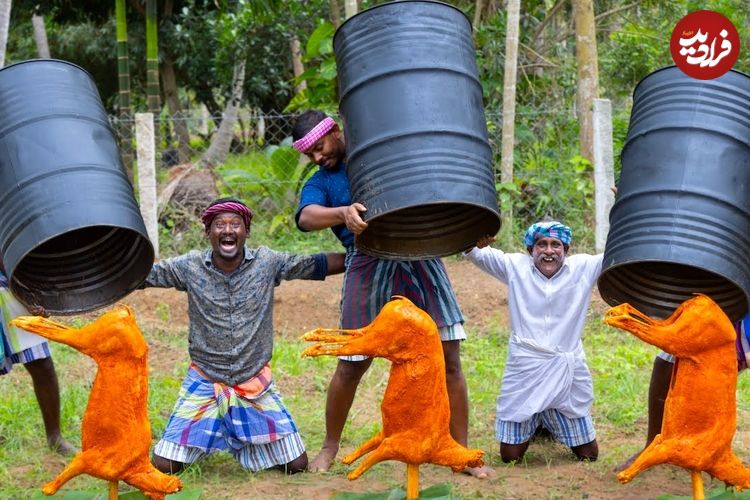 ببینید| غذای روستایی در هند؛ کباب کردن 3 بز کامل در بشکه در طبیعت