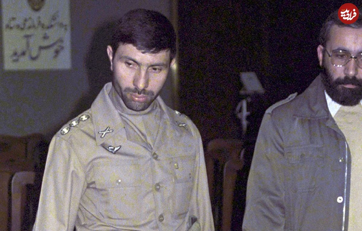 عکس؛ سفر در زمان؛ «صیاد شیرازی در کنار محسن رضایی و جمعی از فرماندهان ارتش و سپاه»؛ دهه 60