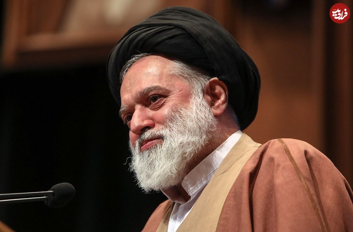 عکس؛ سفر به تاریخ؛ «سید مصطفی خامنهای، پسر بزرگ رهبر انقلاب» در 5 سالگی در کنار پدر؛ سال 1348