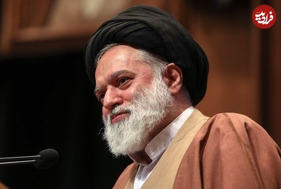 عکس؛ سفر به تاریخ؛ «سید مصطفی خامنه‌ای، پسر بزرگ رهبر انقلاب» در 5 سالگی در کنار پدر؛ سال 1348