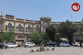 عکس| سفر زمان؛ رهگذران در خیابان حسن‌آباد تهران در دهۀ 40