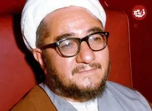 عکس| سفر زمان؛ «صادق خلخالی» در حال نان و ماست خوردن با رزمنده ها در جبهه؛ دهه 60