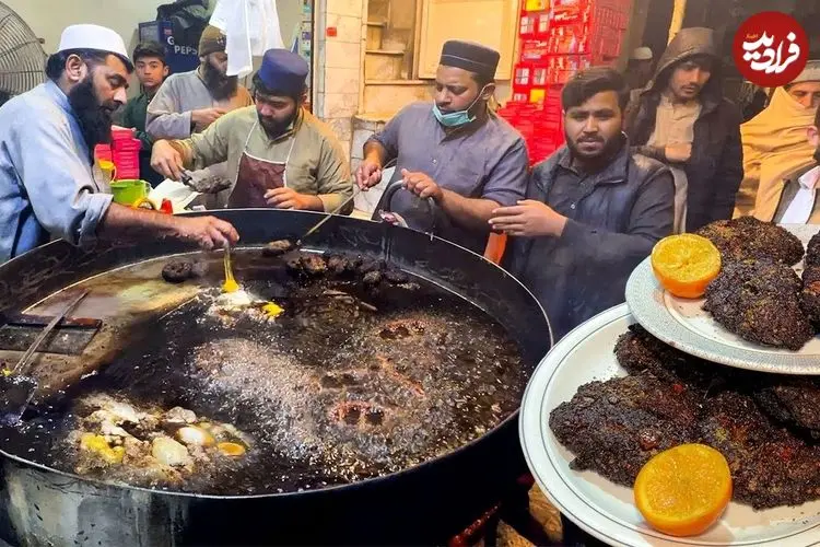 ببینید| غذای خیابانی در پاکستان؛ تهیه چپلی کباب پرطرفدار در پیشاور