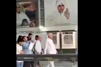 ببینید| بازدید یک سیاستمدار با کولر از معبد!