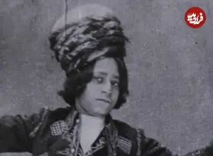 عکس| سفر زمان؛ عکس آتلیه‌ای پسربچۀ کُرد در حال رقص؛ یک قرن قبل