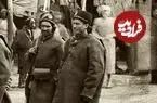 عکس| سفر زمان؛ رژۀ سربازان قاجاری در یکی از خیابان‌های تهران؛ بیش از یک قرن قبل
