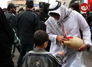 عکس| سفر به ایران قدیم؛ تصویری از یک «سقا» در یکی از کوچه‌های تهران در دوران قاجار