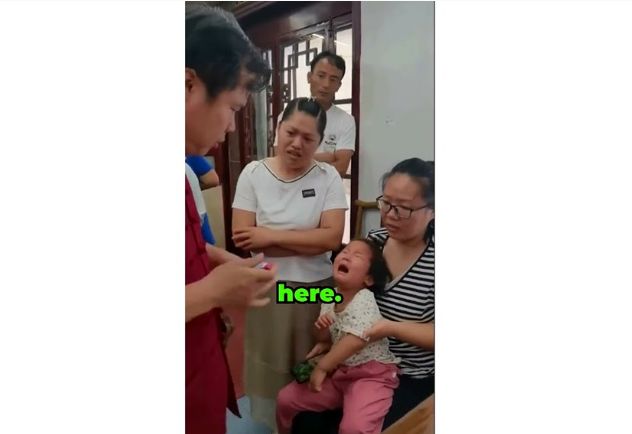 (ویدئو) ببینید پزشک چینی چطور در 3 ثانیه آرنج در رفته دختر کوچک را جا می اندازد!