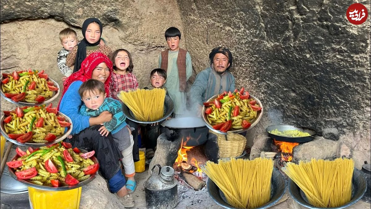 ببینید| غذای روستایی در افغانستان؛ پخت ماکارونی و سیب زمینی سرخ کرده در غار