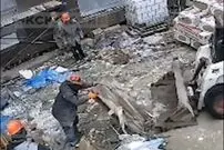 (ویدیو) لحظه دلخراش سقوط بالابر ساختمان روی مهندس ناظر!