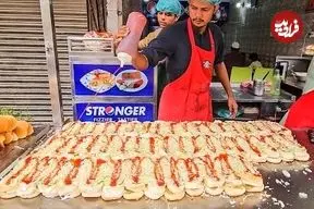 ببینید| غذای خیابانی در پاکستان؛ مهارت آشپز خیابانی در تهیه برگر با تخم مرغ در کراچی