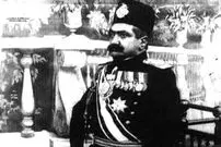 عکس| سفر در زمان؛ «ظل‌السلطان» پسر بی رحم ناصرالدین شاه در میان صاحب‌منصبان در اصفهان