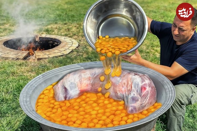 ببینید؛ غذای روستایی در آذربایجان؛ پخت یک غذای متفاوت با بره کامل، 100 تخم مرغ و سبزیجات