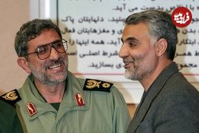 عکس؛ سفر به تاریخ؛ «پسر سردار سلیمانی» در آغوش «سردار قاآنی» بعد از شهادت پدر