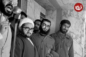 عکس؛ سفر در زمان؛ محمدصادق خلخالی در حاشیه یکی از دیدارها با امام؛ سال 59