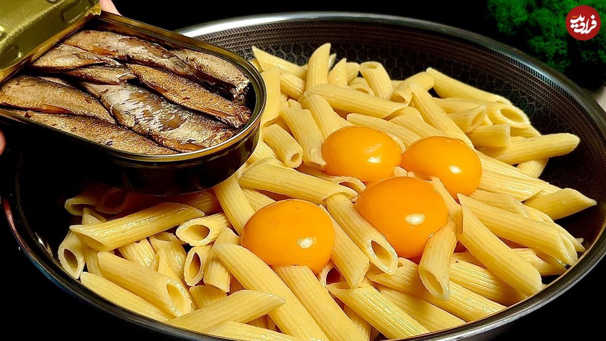ببینید؛ طرز تهیه یک پاستای متفاوت آمریکایی با کنسرو ماهی و تخم مرغ