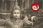 عکس| سفر زمان؛ تصویری از «رقاصه‌های سلطنتی» در حیاط معبد؛ 100 سال قبل