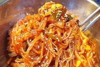 (ویدئو) غذاهای مشهور خیابانی؛ مشهورترین نودل خیابانی کُره ای
