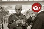 عکس| سفر در زمان؛ ژست «رضاخان» روی پله های یک قطار؛ دهه 1310