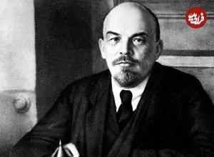 عکس| سفر در زمان؛ «لنین» روی یک صندلی چرخدار؛ سال 1302