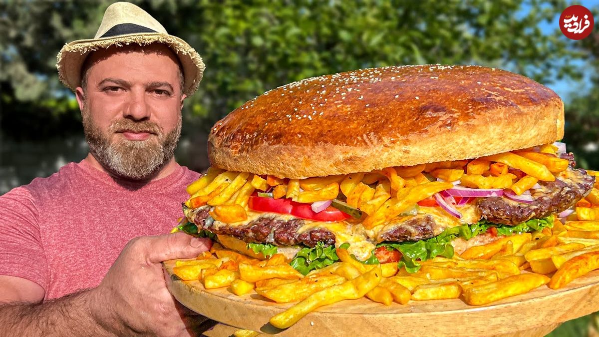 ببینید| غذای روستایی در آذربایجان؛ تهیه همبرگر بزرگ 10 کیلوگرمی در طبیعت