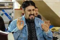 (عکس) شوخی عجیب رحمت سریال پایتخت با امیر جعفری، همسر هما سعادت
