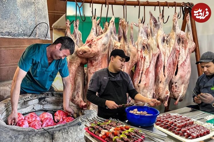 (ویدئو) غذای خیابانی در تاجیکستان؛ پخت 400 کیلو دنده کباب، چنجه و کباب تنوری